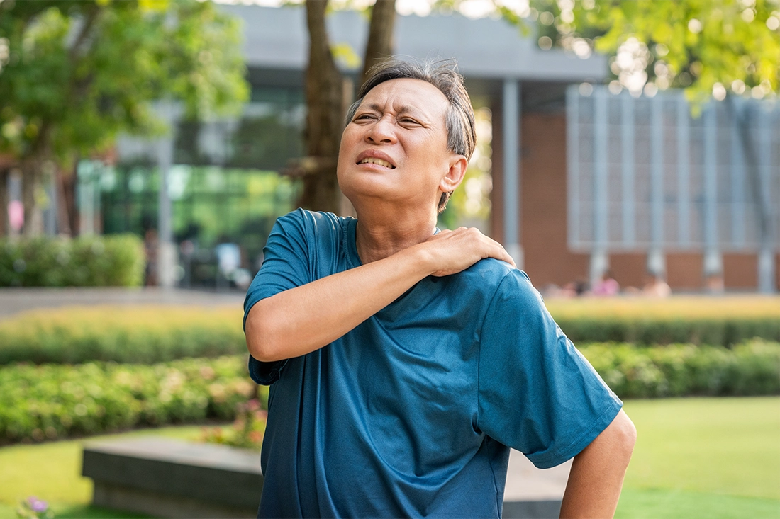 What Are the Symptoms of Shoulder Pain?